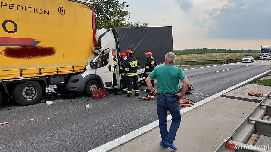 Tragiczny wypadek na A4. Zginął kierowca busa