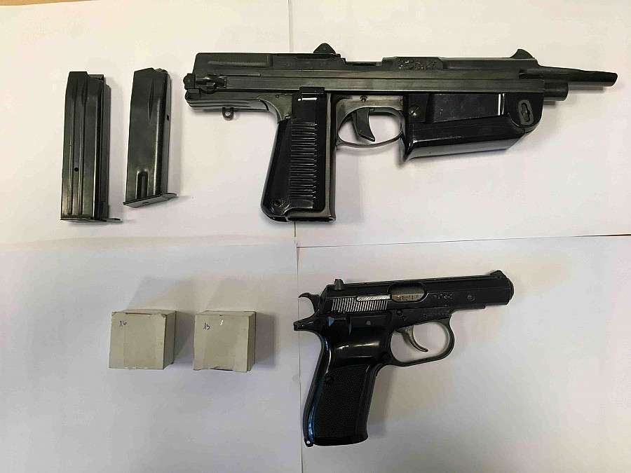 Dzielnicowi zabezpieczyli pistolet maszynowy