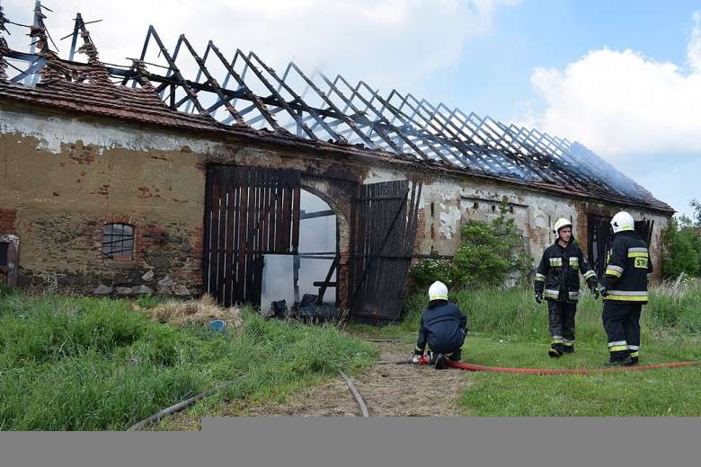 Spłonęła stodoła z ciągnikiem rolniczym
