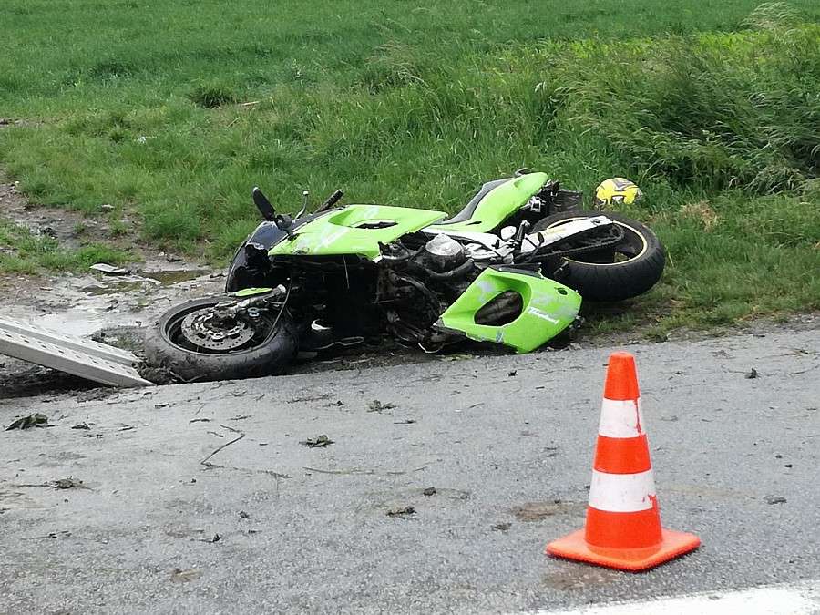 Jechał motorem nietrzeźwy i bez uprawnień. Wypadł z drogi.