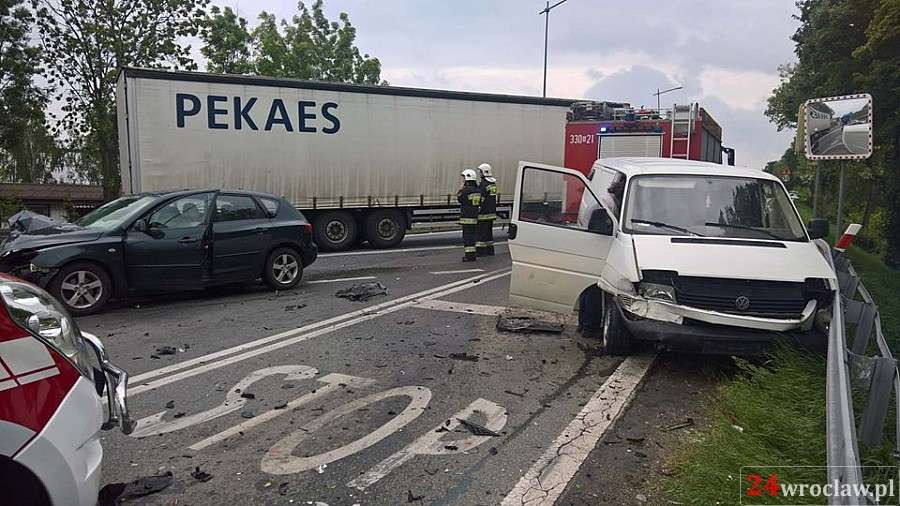 Kolejne zderzenie na zjeździe z autostrady w Kostomłotach