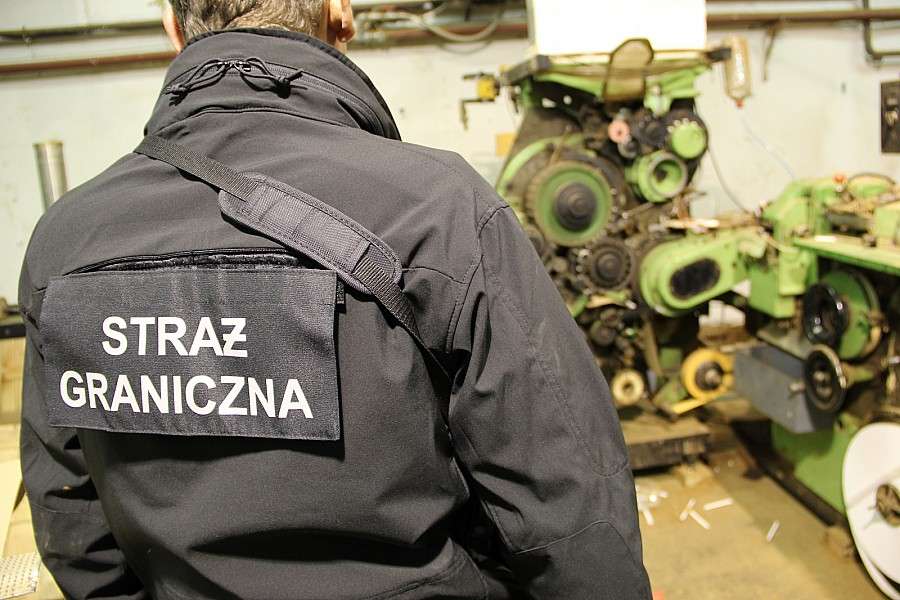 SG i CBŚP zlikwidowały nielegalną fabrykę papierosów
