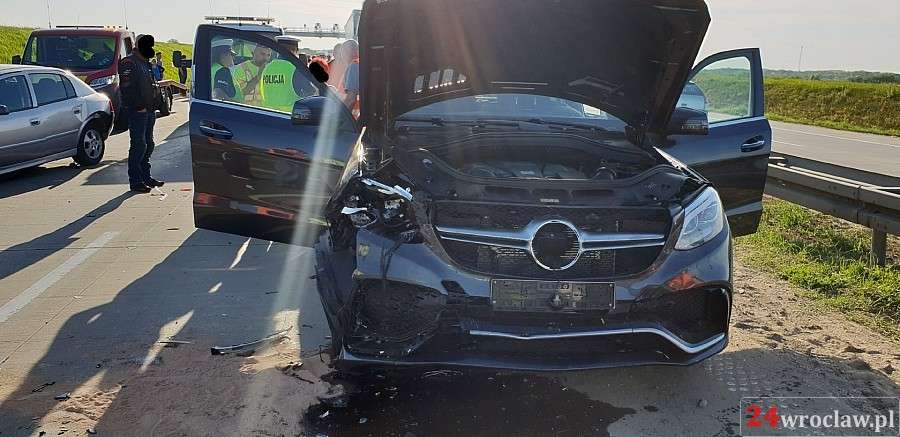 Pięć aut zderzyło się na autostradzie A4
