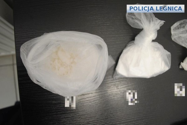 Policjanci znaleźli w mieszkaniu ponad 1000 porcji metamfetaminy