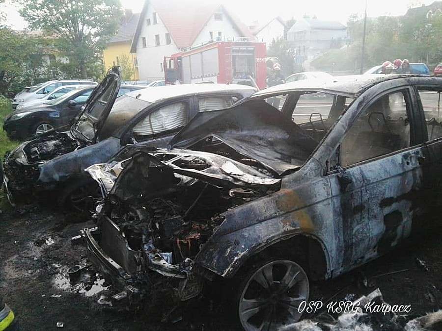 W Karpaczu płonęły samochody