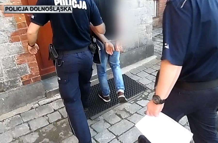 Napadł kobietę i mężczyznę