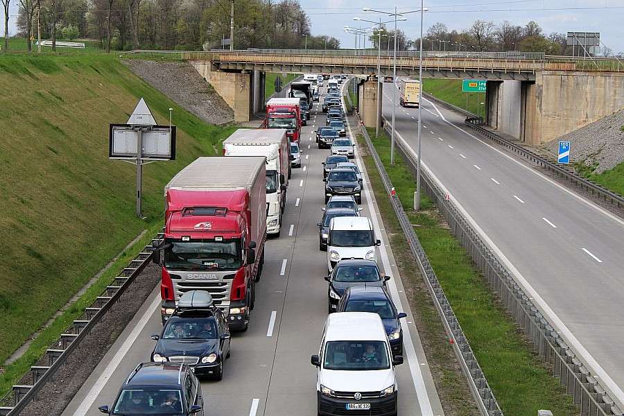 Awaria autobusu na A4. Tworzy się korek