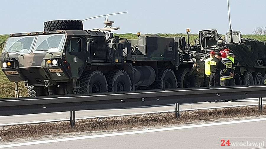 Wypadek wojskowego konwoju na autostradzie A4