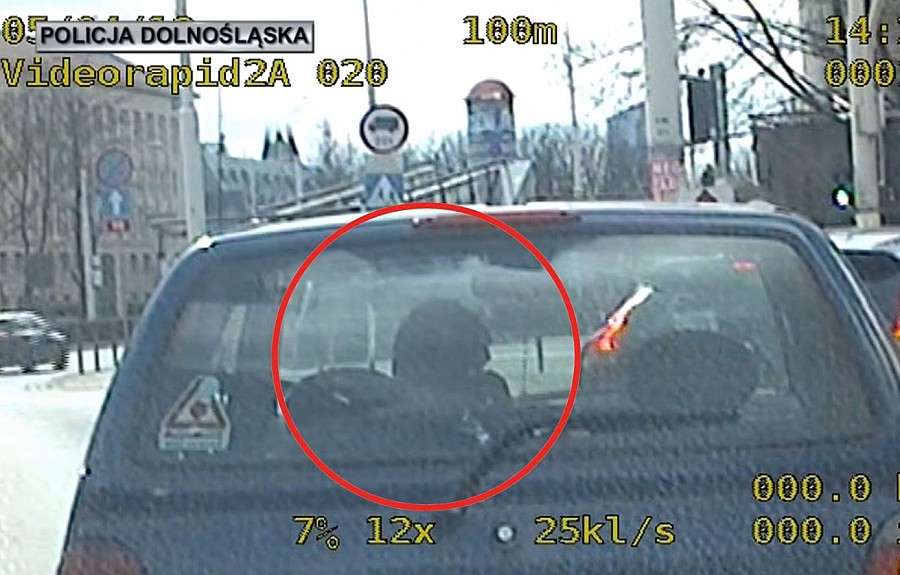 Jechał przez  miasto z prędkością ponad 100 km/h