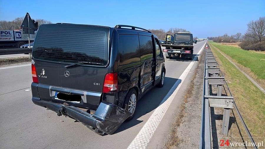 Cztery osoby trafiły do szpitala po wypadku na A4