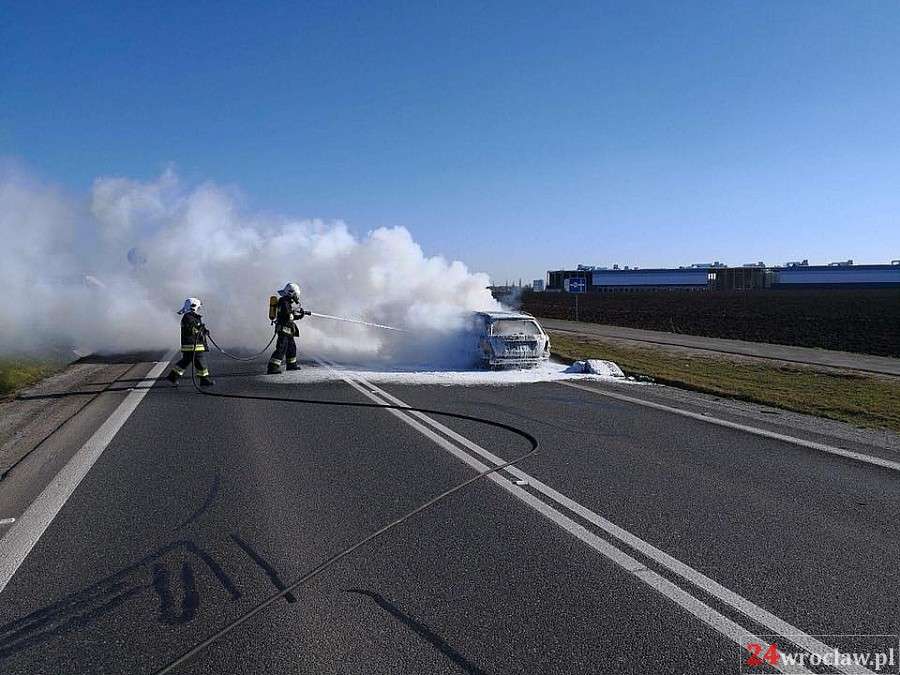Spłonęło auto na S8