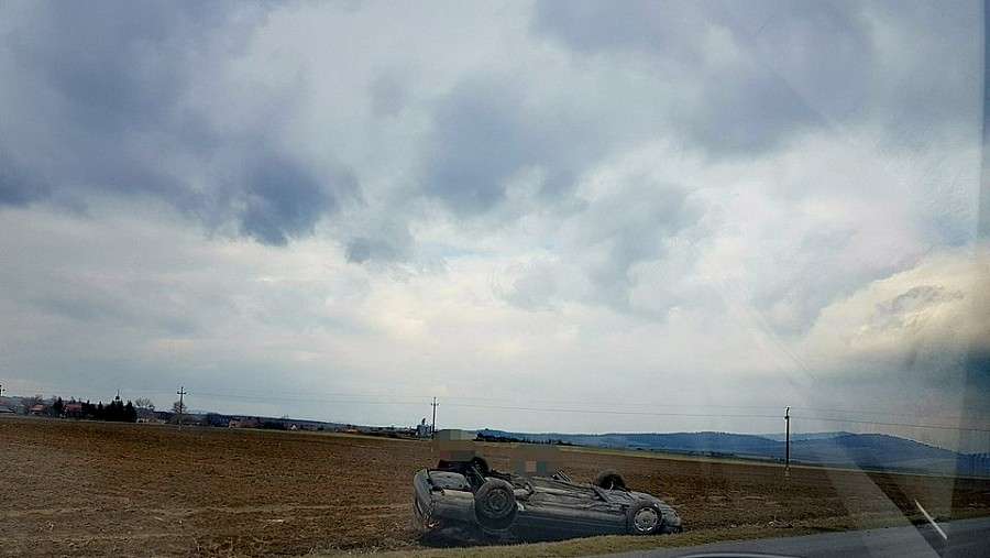 Zderzenie samochodu osobowego z ciężarowym 