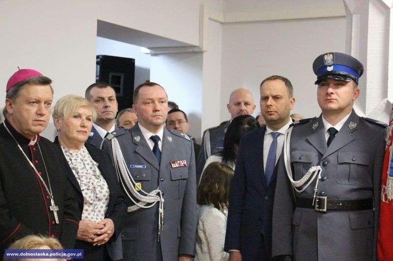 Uroczyste odsłonięcie tablic upamiętniających policjantów, którzy ponieśli śmierć na służbie
