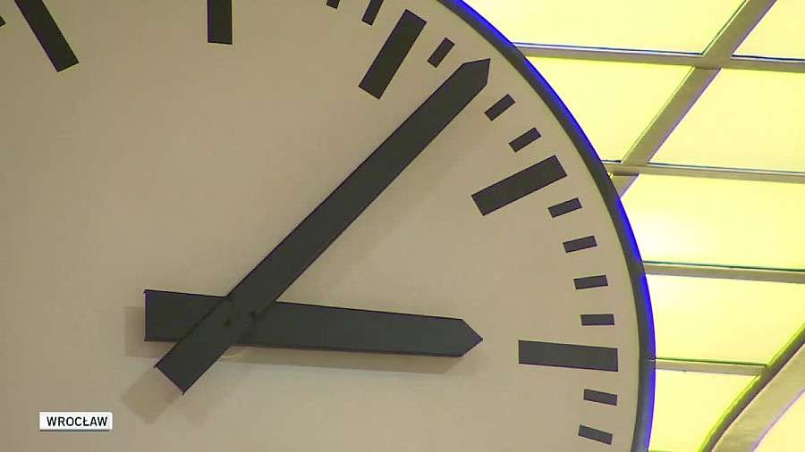 Tej nocy zmieniliśmy czas na letni. Krótszy sen i zamieszanie komunikacyjne