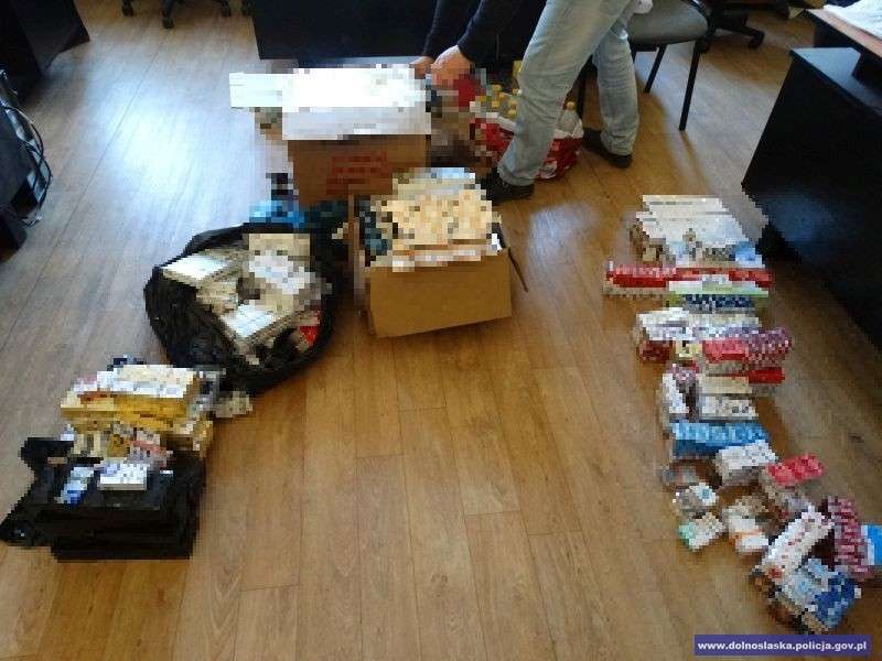 Handlowali papierosami bez polskich znaków akcyzy skarbowej