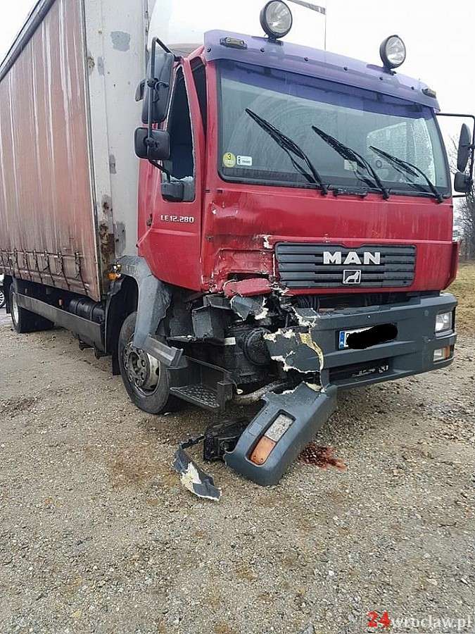 Zderzenie trzech ciężarówek na drodze Wrocław - Świdnica