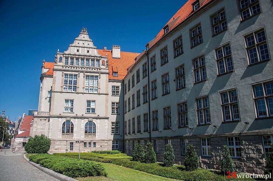 Politechnika Wrocławska - spacer z przewodnikiem