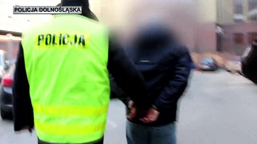 Pedofil zatrzymany we Wrocławiu. Przez 5 lat gwałcił dziewczynkę, znaleziono u niego 1000 filmów i z