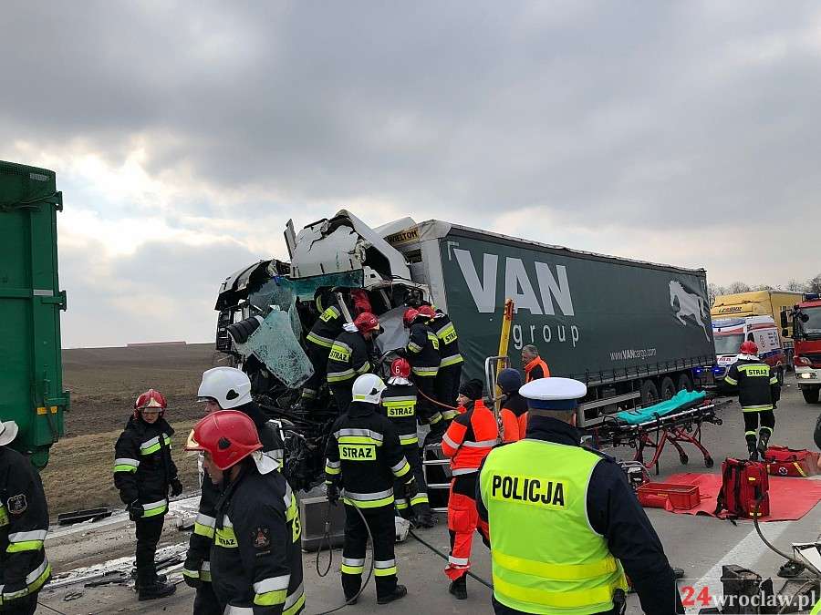 Trzy ciężarówki zderzyły się na autostradzie A4 pod Wrocławiem