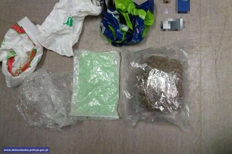 Marihuana i tabletki ekstazy zabezpieczone przez policjantów