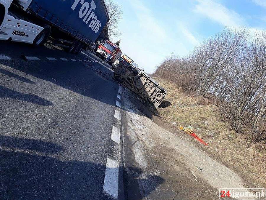 Wypadek pod Jelenią Górą. Pięć osób w szpitalu (VIDEO)