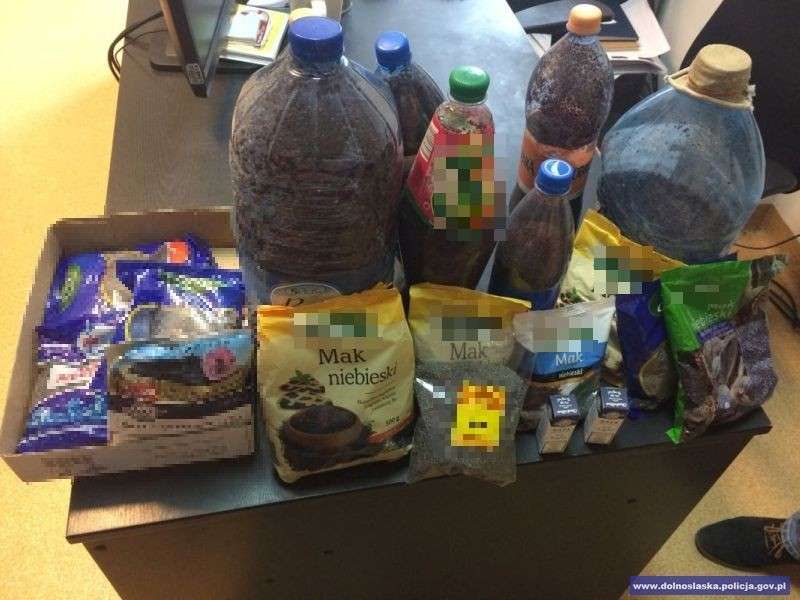 Podejrzani o kradzieże sklepowe zatrzymani – ukradli m. in. 130 kg maku