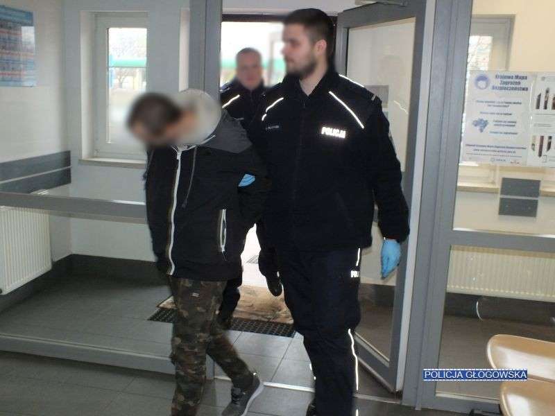 Z nożem na listonoszkę