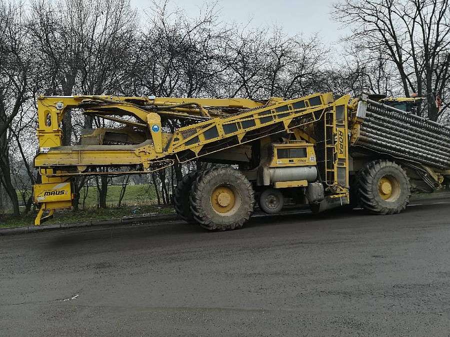Policjanci zatrzymali pijanego kierowcę który jechał maszyną rolniczą