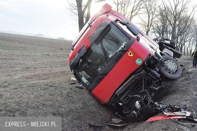 Zderzenie osobówki z tirem na krajowej „ósemce”