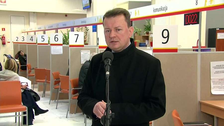 Minister Błaszczak odwoła komendanta z Wrocławia, który trafił do szpitala z rozbitą głową i pod wpł