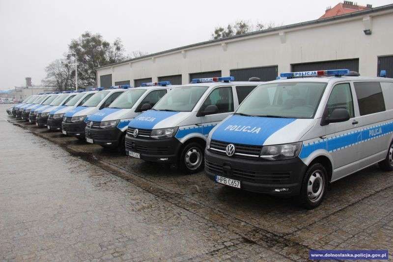 Policjanci otrzymali kolejne nowe pojazdy służbowe