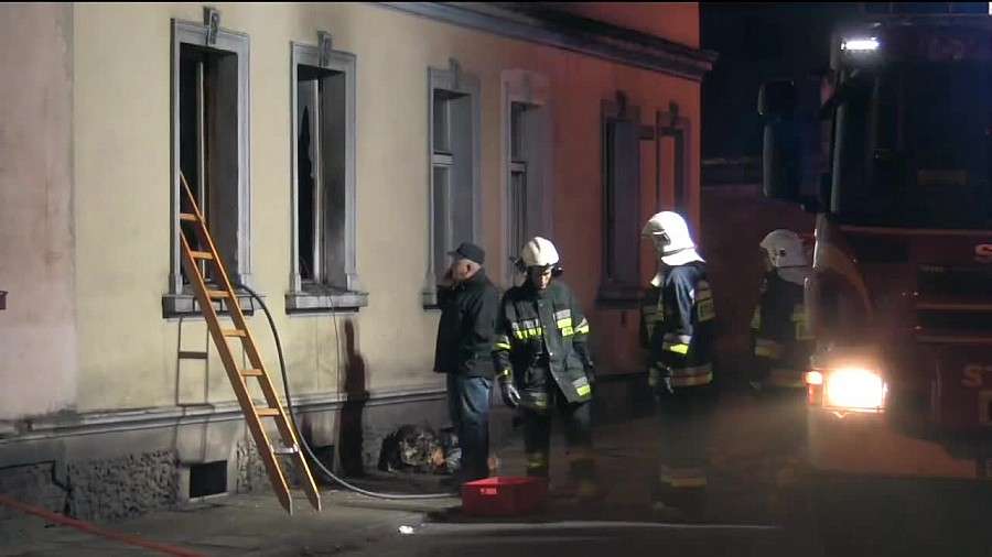 Pożar budynku socjalnego na Opolszczyźnie. Dwie osoby nie żyją.