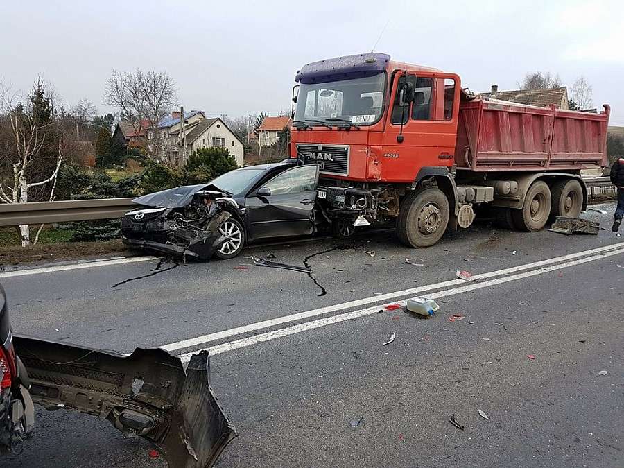 Sześć samochodów zderzyło się w Kłodzku.