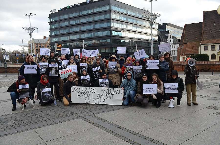 WROCŁAWIANIE PRZECIWKO HODOWLI ZWIERZĄT NA FUTRA