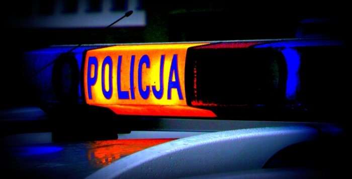 Policjanci uratowali mężczyznę, który wpadł do fosy