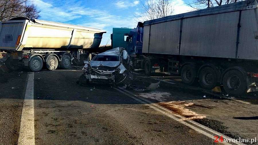 Karambol pod Kłodzkiem. Trzy osoby ranne