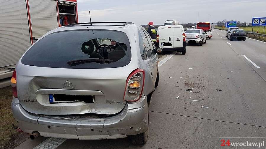 Zderzenie czterech aut na autostradzie A4
