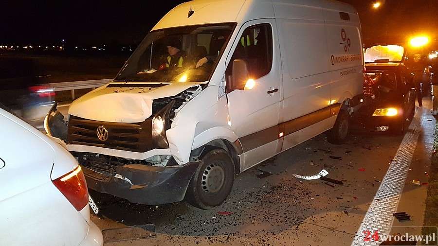 Trzy auta zderzyły się na autostradzie A4