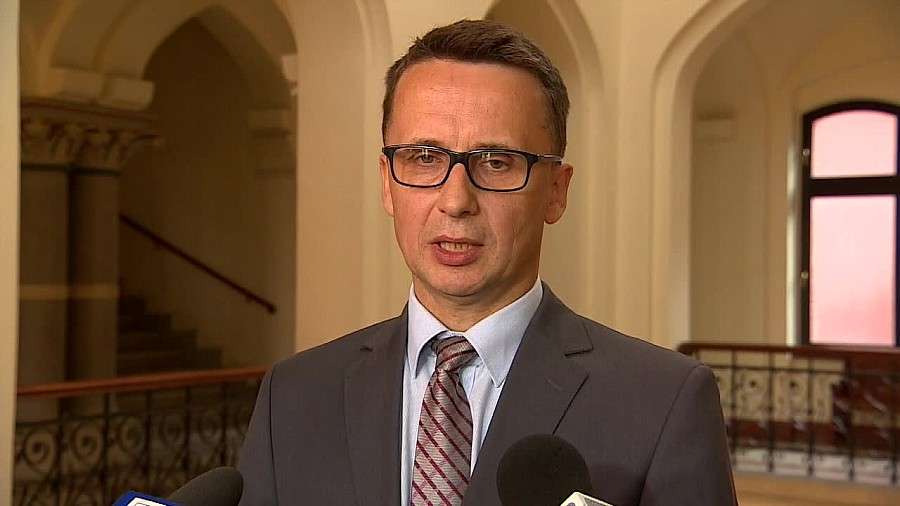Spalił kukłę Żyda, po udziale w Marszu Narodowców pójdzie do więzienia. Sąd zmienił karę Piotrowi R.