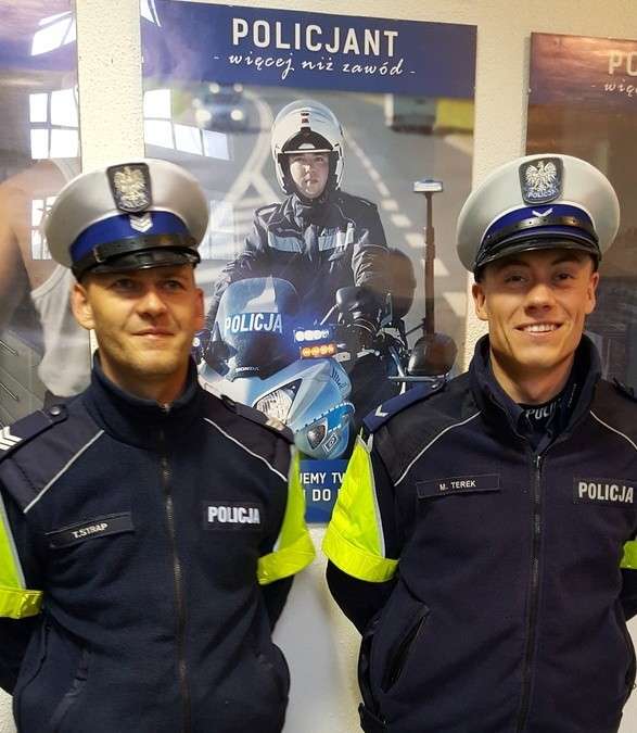 Policjanci pilotowali do szpitala samochód z noworodkiem