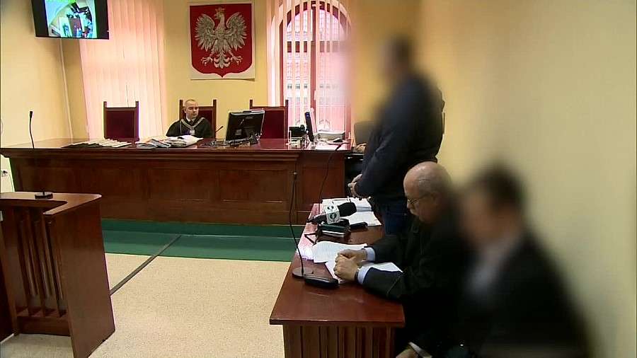 Wywieźli do lasu bezdomnego, zmarł z wychłodzenia. Ruszył proces policjantów