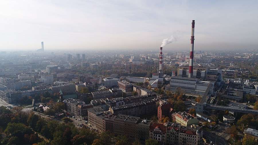 Rozbiórka 120-metrowego komina elektrociepłowni zakończona