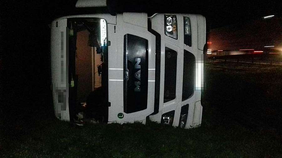 Na autostradzie A4 przewróciła się ciężarówka