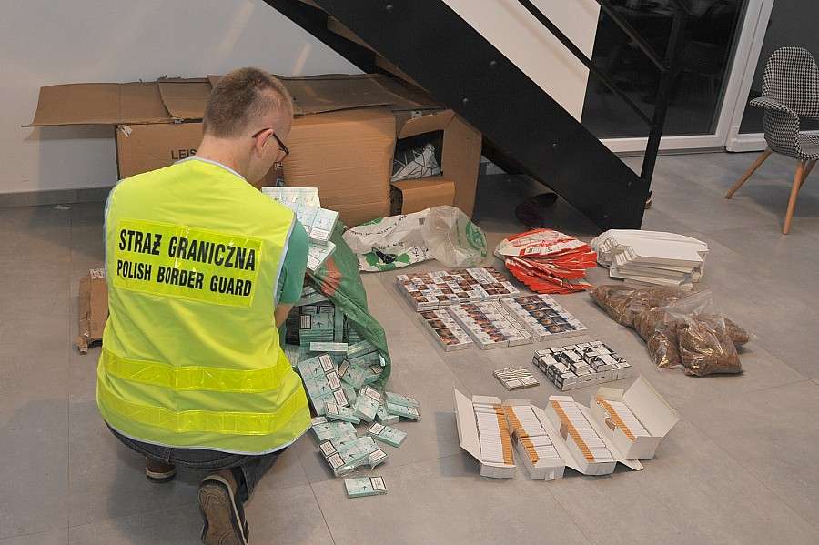 Papierosy i krajanka tytoniowa o wartości niemal 15.000 zł