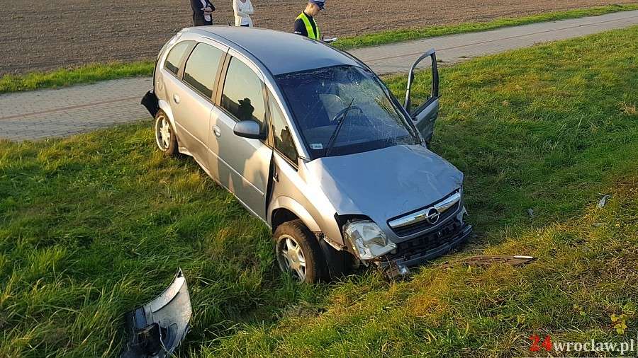 Wypadek pod Wrocławiem.  Jedna osoba w szpitalu.