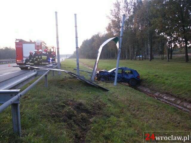 Auto wypadło z drogi na autostradzie A4                                                             