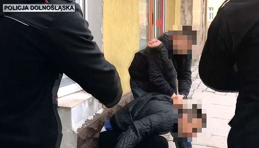 Zatrzymany za liczne oszustwa w sieci i wyłudzenie, co najmniej 150 tys. złotych