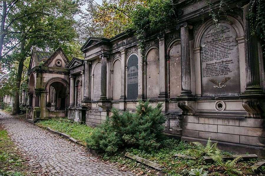 Odkryj tajemnice Starego Cmentarza Żydowskiego