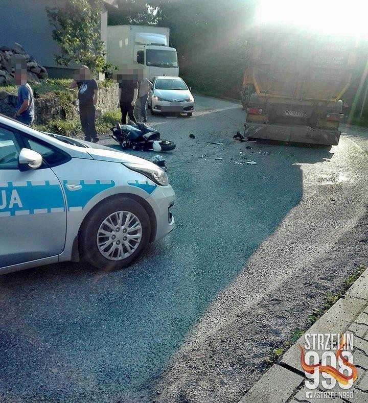 Skuterem pod ciężarówkę