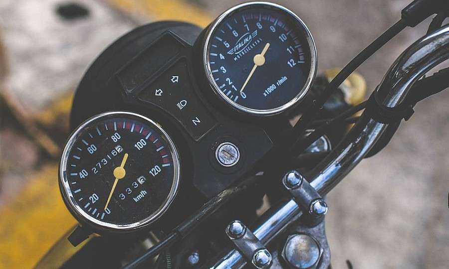 Dwaj pijani kierowcy wpadli na jednym motorowerze